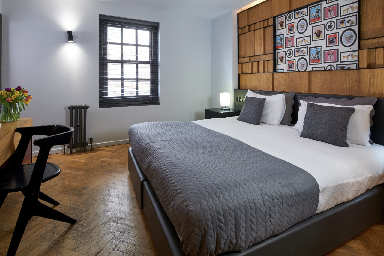 Deluxe King Room 101