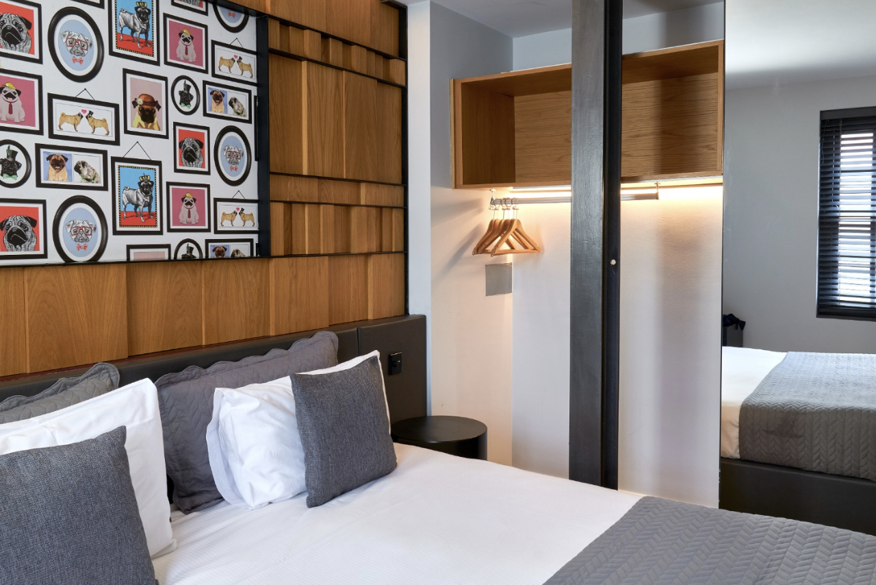 Deluxe King Room 201